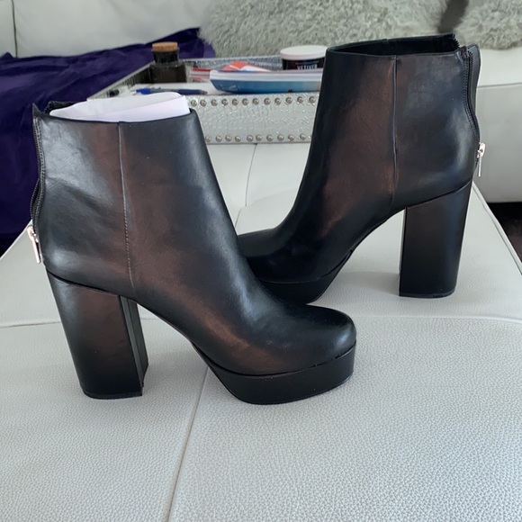 BNWT Steve Madden Gusty Block Heel Platform Booty Size 10 - Picture 6 of 8